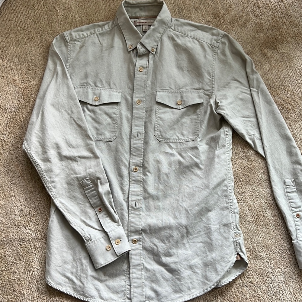 Banana Republic Size Small Men’s button down shirt